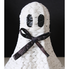 Set Of 2 Handwoven White Ghost Figurines – Halloween Tabletop Decorations With Bow & Raised Arms